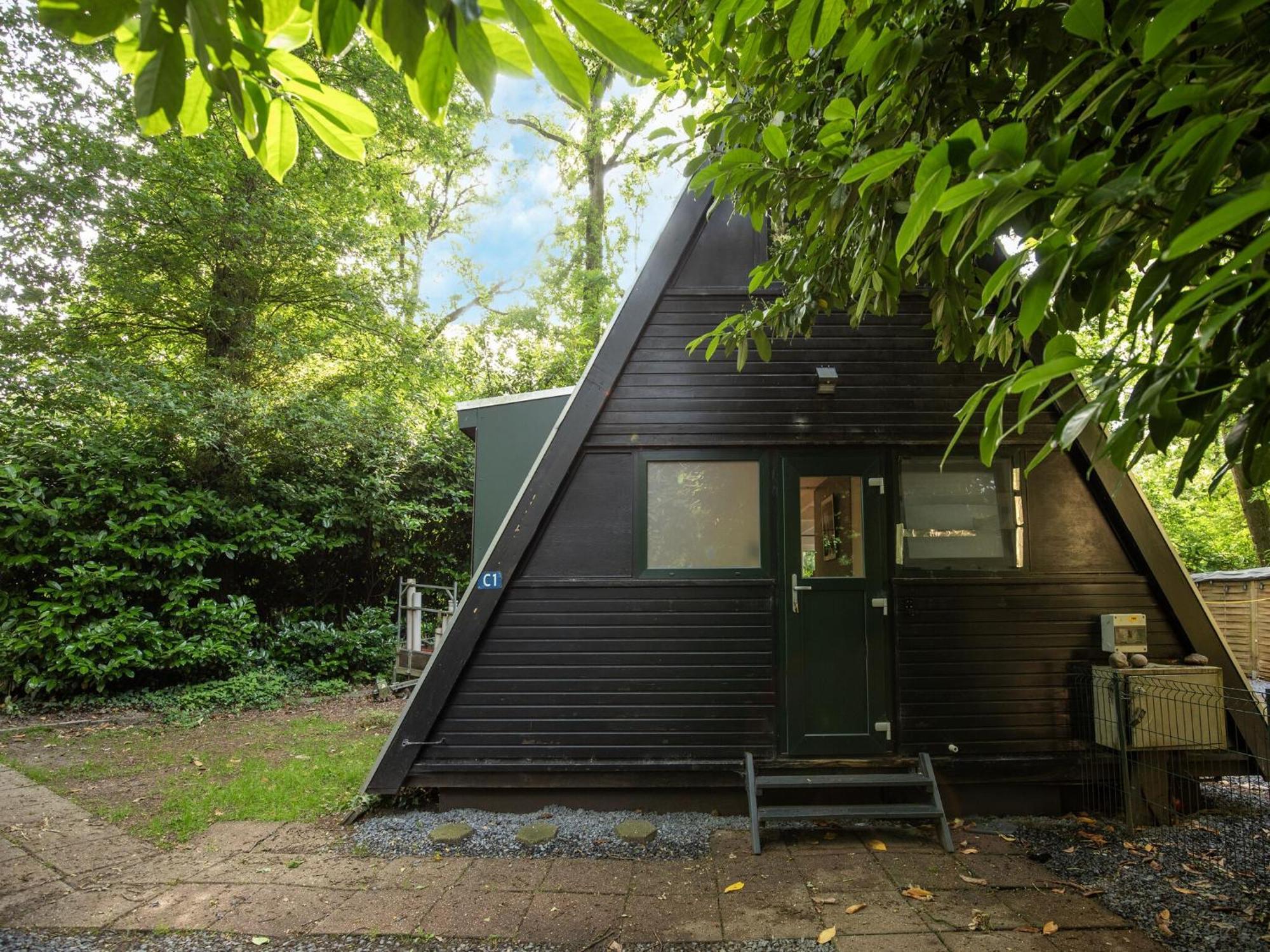 Traditional Holiday Home In Lanaken With Garden Exterior foto